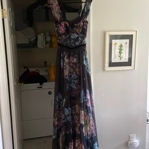 Marchesa floral lace detail gown with belt